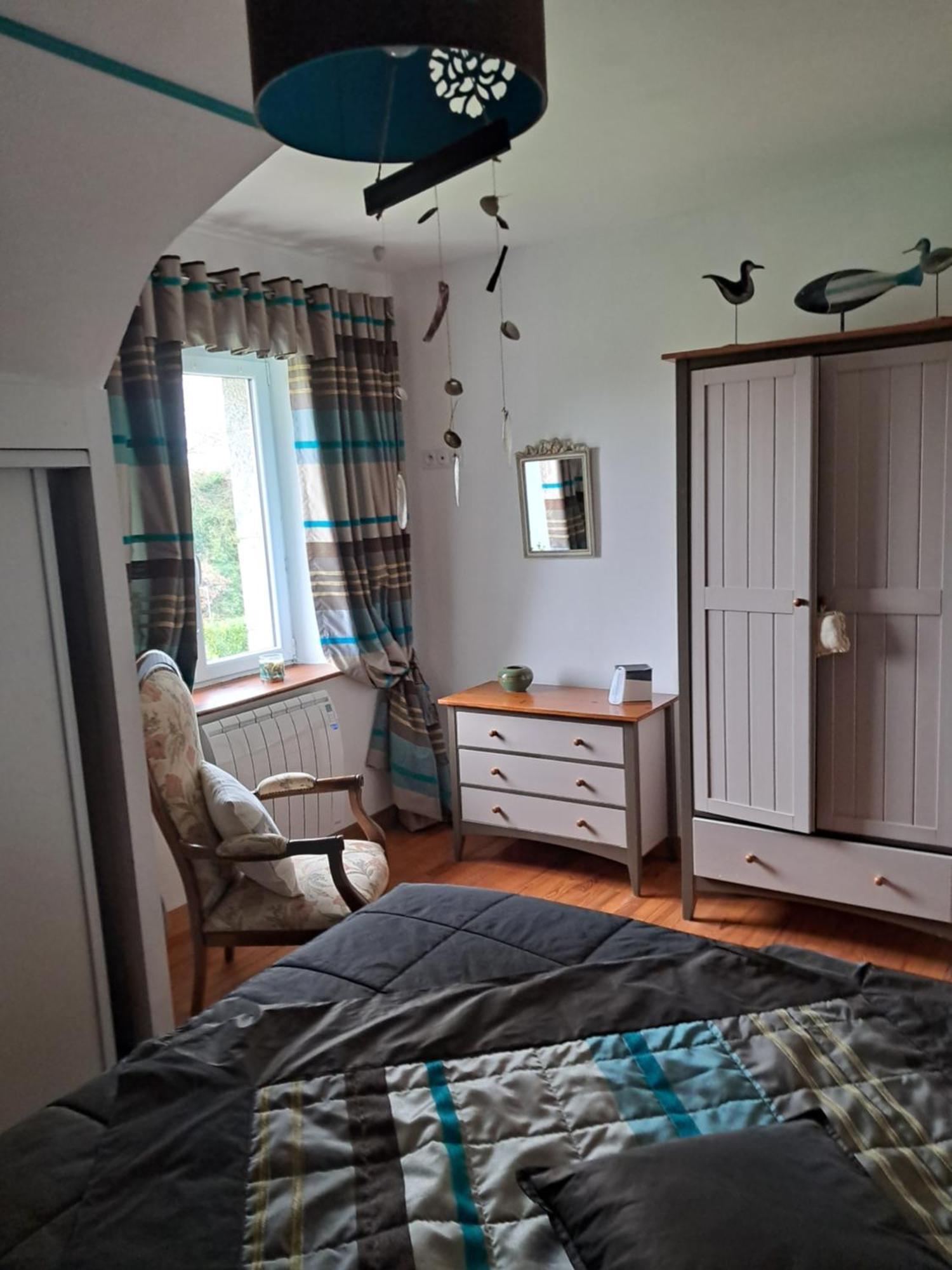 Aux Volets Bleus Bed & Breakfast Sibiril Exterior photo