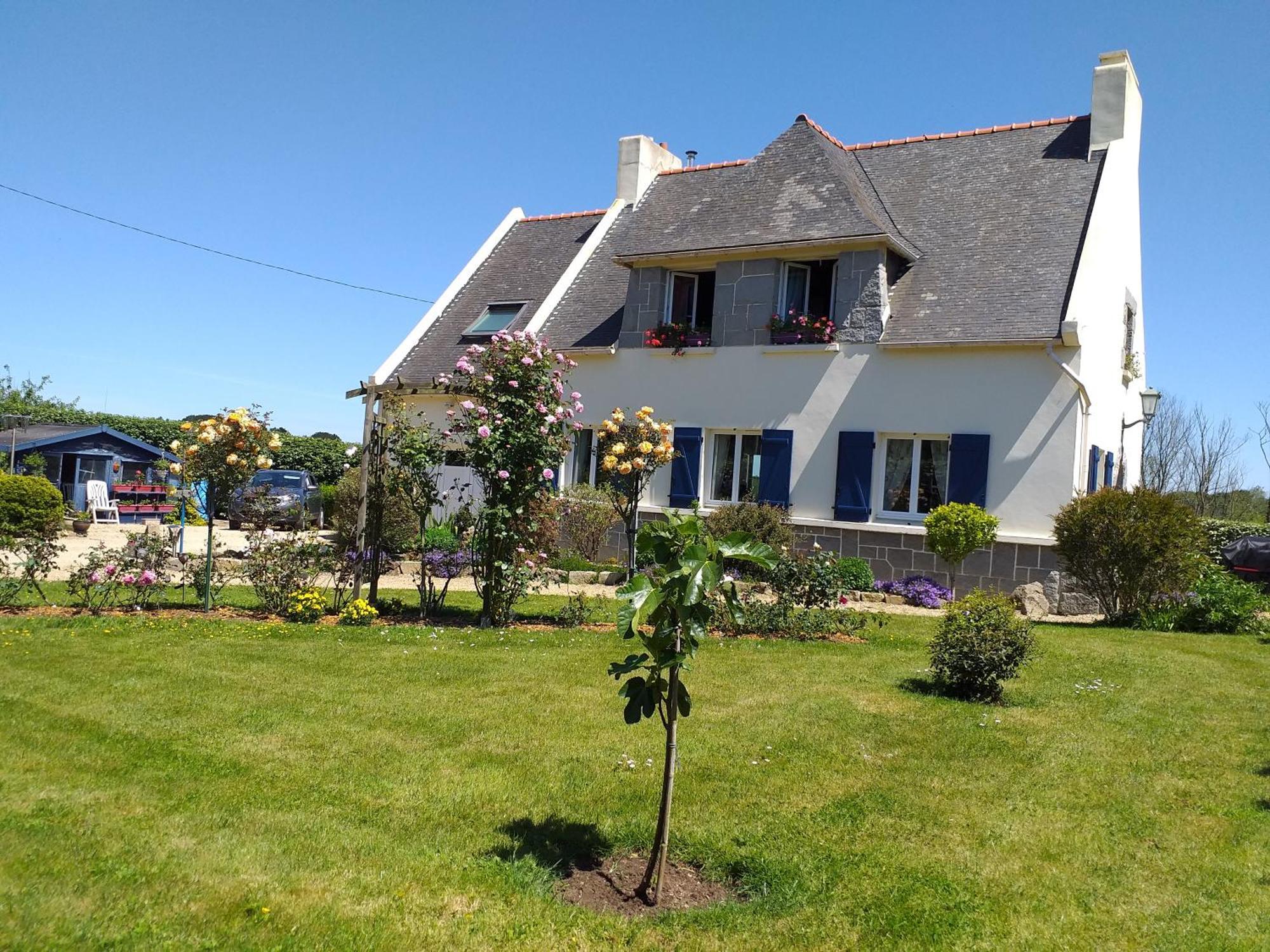 Aux Volets Bleus Bed & Breakfast Sibiril Exterior photo