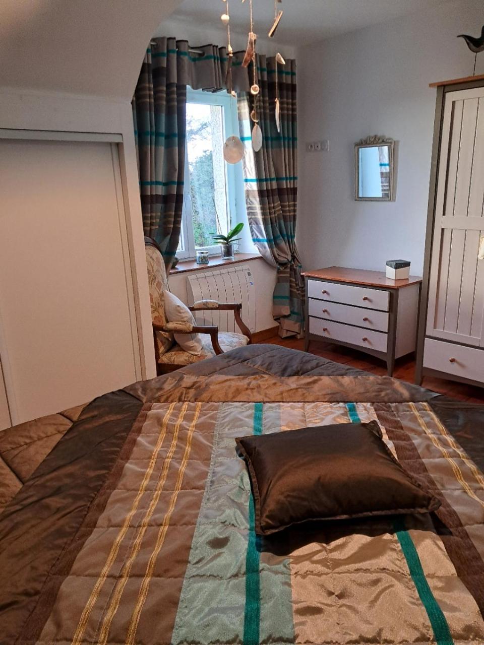 Aux Volets Bleus Bed & Breakfast Sibiril Exterior photo