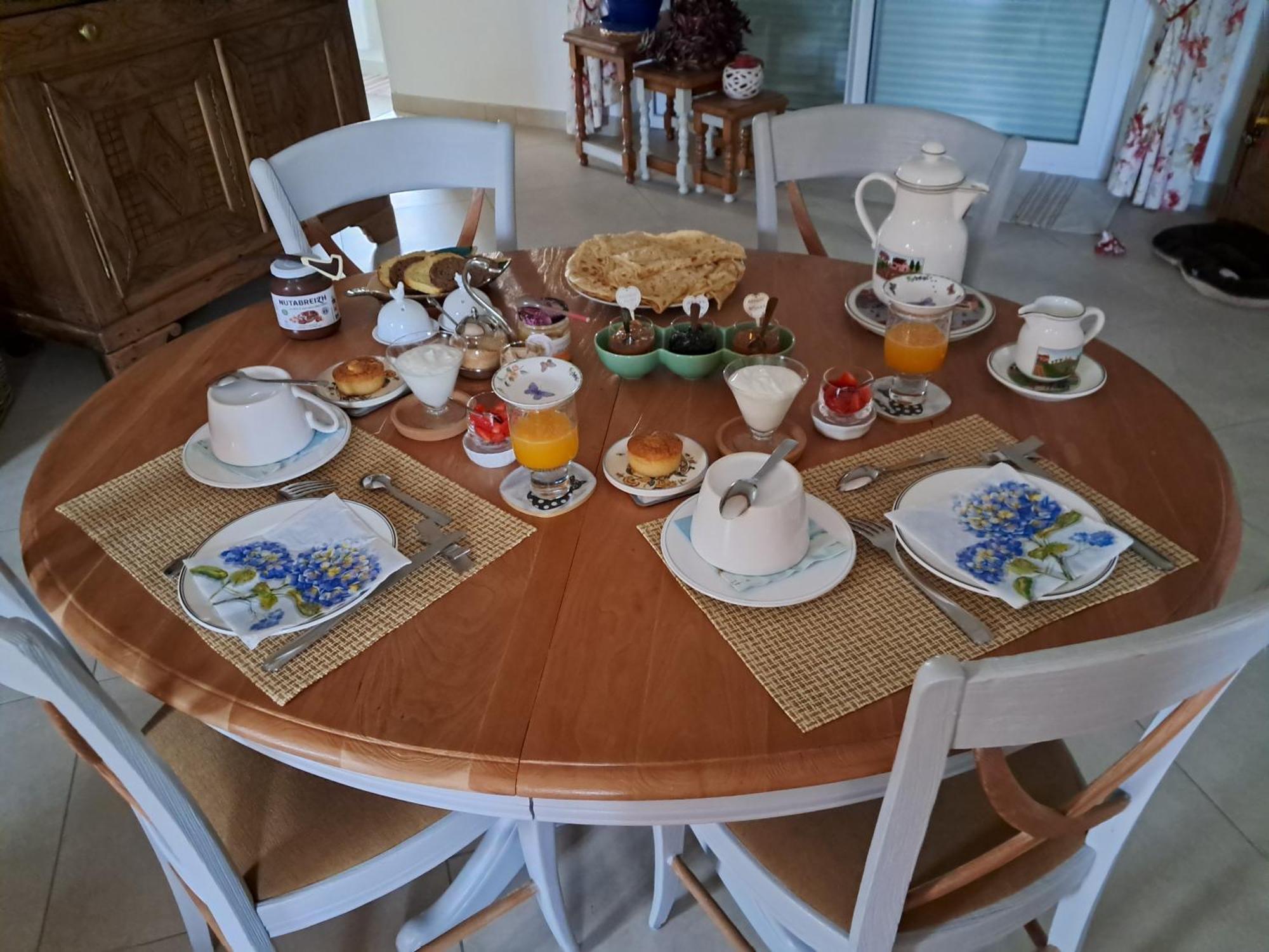 Aux Volets Bleus Bed & Breakfast Sibiril Exterior photo